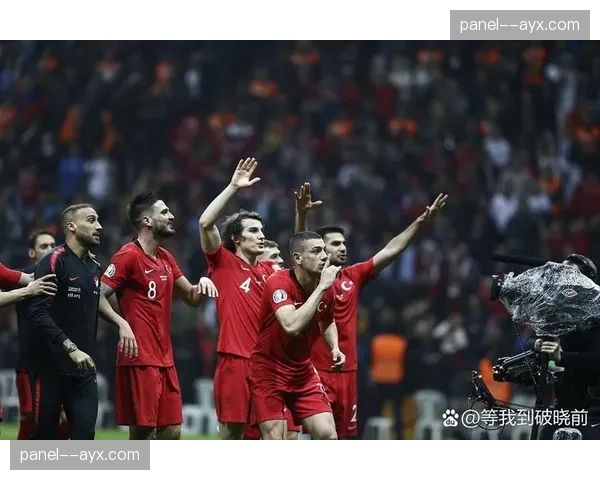 德国国家队主教练现场观看拜仁对阵勒沃库森关键战